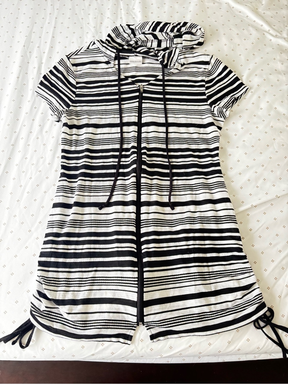 Wearabouts Black & White Striped Short Sleeve swimsuit coverup up size medium